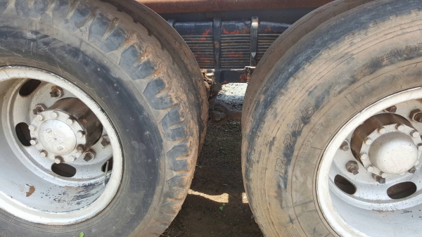 ขาย หัวลาก HINO 12 ล้อ เพลาเดียว เครื่อง EK100 260 แรงม้า ติดแก๊ส NGV 6 ถัง คัสซีสวย ช่วงล่างดี ทะเบียนพร้อม ราคาคุยกันได้ครับ