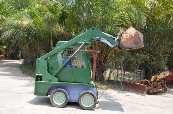 ขายรถตัก BOBCAT TCM603 ดีเซล ขับ4ล้อ สวยเดิมจากญี่ปุ่น ยังไม่เคยใช้ในไทย 95,000เท่านั้น!!