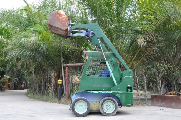 ขายรถตัก BOBCAT TCM603 ดีเซล ขับ4ล้อ สวยเดิมจากญี่ปุ่น ยังไม่เคยใช้ในไทย 95,000เท่านั้น!!