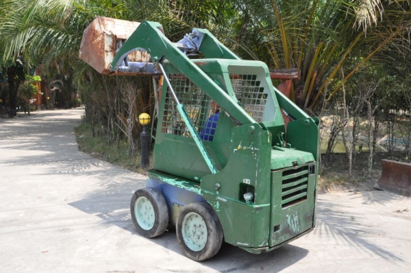 ขายรถตัก BOBCAT TCM603 ดีเซล ขับ4ล้อ สวยเดิมจากญี่ปุ่น ยังไม่เคยใช้ในไทย 95,000เท่านั้น!!