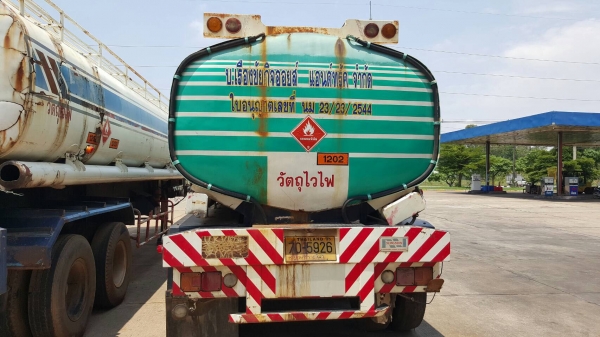 ขาย หัวลาก HINO เพลาเดียว เครื่อง EK100 260 แรงม้า ติดแก๊ส NGV 7 ถัง พร้อมหางแทงค์บรรทุกน้ำมัน 30,000 ลิตร 2 เพลา ยาว 10 เมตร เอกสารเล่มทะเบียนครบ