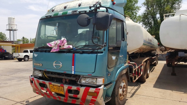 ขาย หัวลาก HINO เพลาเดียว เครื่อง EK100 260 แรงม้า ติดแก๊ส NGV 7 ถัง พร้อมหางแทงค์บรรทุกน้ำมัน 30,000 ลิตร 2 เพลา ยาว 10 เมตร เอกสารเล่มทะเบียนครบ
