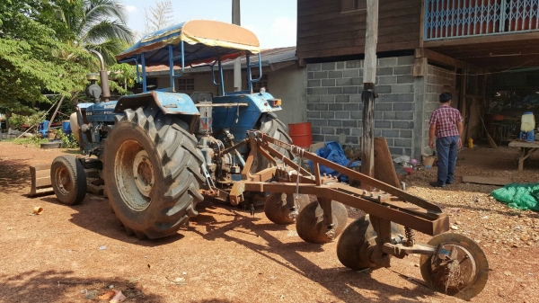 ขาย รถไถ FORD 6600 เสื้อลาย เอกสารเล่มทะเบียนครบ เครื่องดีไม่มีไอ อุปกรณ์มีผานดันหน้า และผาน 3 ราคาต่อรองได้นิดหน่อยครับ ขาย รถไถ FORD 6600 เสื้อลาย เอกสารเล่มทะเบียนครบ เครื่องดีไม่มีไอ อุปกรณ์มีผานดันหน้า และผาน 3 ราคาต่อรองได้นิดหน่อยครับ