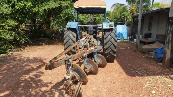 ขาย รถไถ FORD 6600 เสื้อลาย เอกสารเล่มทะเบียนครบ เครื่องดีไม่มีไอ อุปกรณ์มีผานดันหน้า และผาน 3 ราคาต่อรองได้นิดหน่อยครับ ขาย รถไถ FORD 6600 เสื้อลาย เอกสารเล่มทะเบียนครบ เครื่องดีไม่มีไอ อุปกรณ์มีผานดันหน้า และผาน 3 ราคาต่อรองได้นิดหน่อยครับ