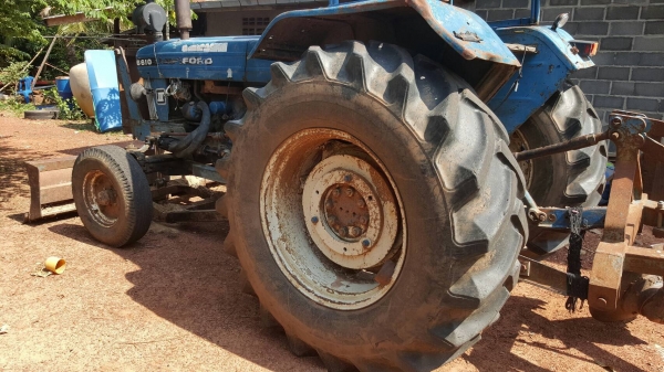 ขาย รถไถ FORD 6600 เสื้อลาย เอกสารเล่มทะเบียนครบ เครื่องดีไม่มีไอ อุปกรณ์มีผานดันหน้า และผาน 3 ราคาต่อรองได้นิดหน่อยครับ ขาย รถไถ FORD 6600 เสื้อลาย เอกสารเล่มทะเบียนครบ เครื่องดีไม่มีไอ อุปกรณ์มีผานดันหน้า และผาน 3 ราคาต่อรองได้นิดหน่อยครับ