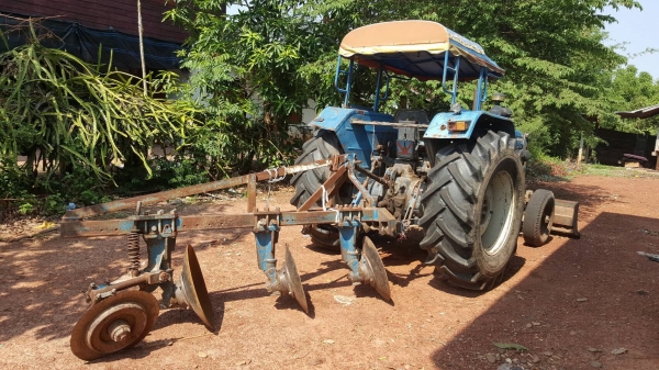 ขาย รถไถ FORD 6600 เสื้อลาย เอกสารเล่มทะเบียนครบ เครื่องดีไม่มีไอ อุปกรณ์มีผานดันหน้า และผาน 3 ราคาต่อรองได้นิดหน่อยครับ ขาย รถไถ FORD 6600 เสื้อลาย เอกสารเล่มทะเบียนครบ เครื่องดีไม่มีไอ อุปกรณ์มีผานดันหน้า และผาน 3 ราคาต่อรองได้นิดหน่อยครับ