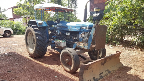 ขาย รถไถ FORD 6600 เสื้อลาย เอกสารเล่มทะเบียนครบ เครื่องดีไม่มีไอ อุปกรณ์มีผานดันหน้า และผาน 3 ราคาต่อรองได้นิดหน่อยครับ