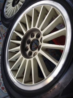 ขอบ 15 สภาพดีไม่คดดุ้ง ใส่ 4 รู 100 และ 114 ราคา 3900 บาท