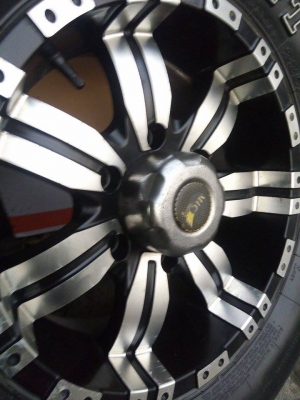 แม็กกระบะขอบ 15 แนวออฟโรด สภาพดี พร้อมยาง