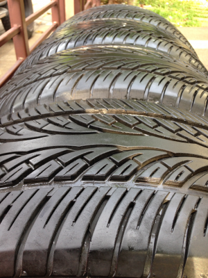 ยาง SUNNY 265 50 20 ปี14 ดอกเต็ม ไม่มีปะ ใช้ยาว ราคาไม่แพง