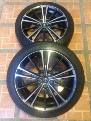 ล้อแท้ TOYOTA FT86 ขอบ17 สภาพสวย สีเดิม ไม่มีซ่อม พร้อมยาง 215 45 17 ปี12 จำนวน 2 วง ราคาไม่แพง