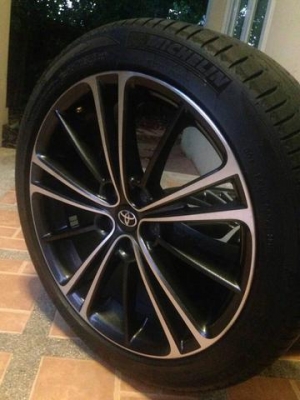 ล้อแท้ TOYOTA FT86 ขอบ17 สภาพสวย สีเดิม ไม่มีซ่อม พร้อมยาง 215 45 17 ปี12 จำนวน 2 วง ราคาไม่แพง