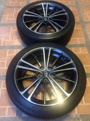 ล้อแท้ TOYOTA FT86 ขอบ17 สภาพสวย สีเดิม ไม่มีซ่อม พร้อมยาง 215 45 17 ปี12 จำนวน 2 วง ราคาไม่แพง