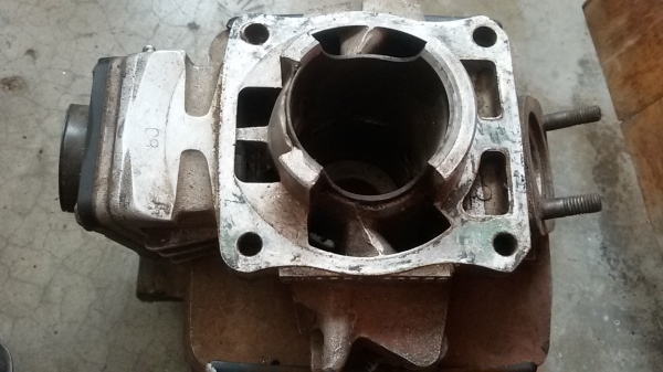 เสื้อสูบrxz