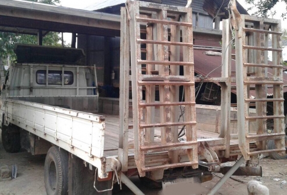 ISUZU NPR 115 HP 4BD1รถบรรทุกหกล้อ กระบะเหล็กมีหางพับขึ้นรถเกี่ยวข้าวความยาว 5 เมตรสภาพดีมากครับพร้อมใช้งานได้เลย เครื่องยนต์แน่นดีแรงดีไม่มีเยิ้ม ภายในเก๋งคอนโซลสวยครบ พวงมาลัยเพาเวอร์ เกียร์ยาว ช่วงล่างเดิมๆคัชซีไม่มีแตกไม่บวม ยาง 8.25 ขอบ 16 สภาพดีประม