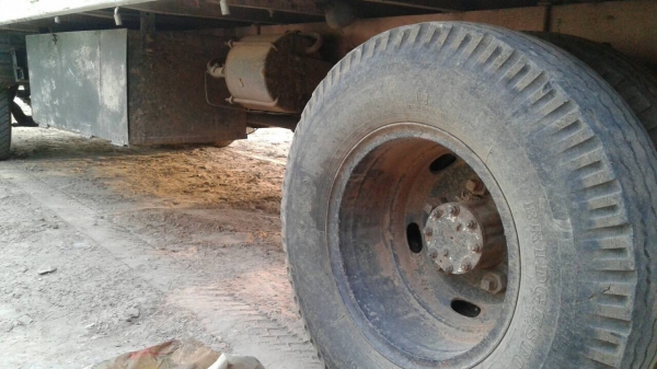 ISUZU NPR 115 HP 4BD1รถบรรทุกหกล้อ กระบะเหล็กมีหางพับขึ้นรถเกี่ยวข้าวความยาว 5 เมตรสภาพดีมากครับพร้อมใช้งานได้เลย เครื่องยนต์แน่นดีแรงดีไม่มีเยิ้ม ภายในเก๋งคอนโซลสวยครบ พวงมาลัยเพาเวอร์ เกียร์ยาว ช่วงล่างเดิมๆคัชซีไม่มีแตกไม่บวม ยาง 8.25 ขอบ 16 สภาพดีประม