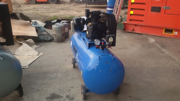 ขายปั๊มลมใหม่ขนาด200ลิตร 4HP 3หัว 8 bar ราคาเบา