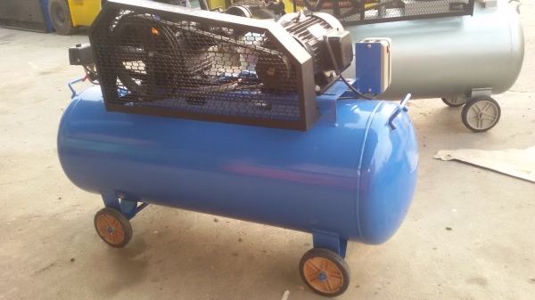 ขายปั๊มลมใหม่ขนาด200ลิตร 4HP 3หัว 8 bar ราคาเบา