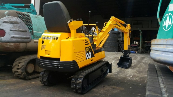 ขาย รถขุด KOMATSU รุ่น PC03 มือสองญี่ปุ่น แทรกยางใหม่เอี่ยม สลักแน่น ทั้งคัน เครื่องยนต์ดีเซล ทำงานคล่องตัว ขึ้นรถปิคอัพได้ ราคา 160,000 บาท มือถือ/LINE ID : 0818753445