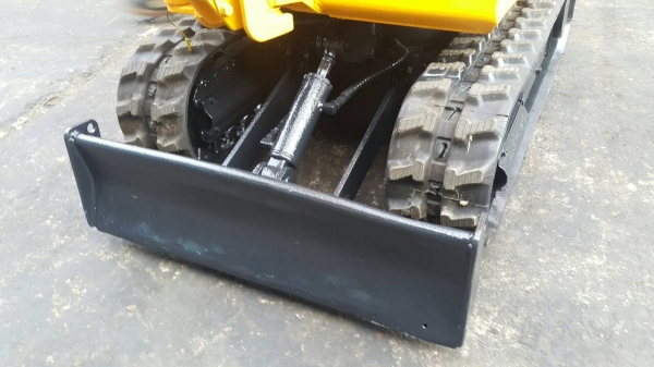 ขาย รถขุด KOMATSU รุ่น PC03 มือสองญี่ปุ่น แทรกยางใหม่เอี่ยม สลักแน่น ทั้งคัน เครื่องยนต์ดีเซล ทำงานคล่องตัว ขึ้นรถปิคอัพได้ ราคา 160,000 บาท มือถือ/LINE ID : 0818753445