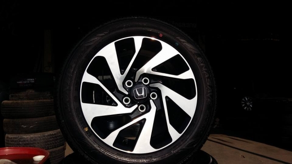 ขายล้อแม็กป้ายแดง civic fc 16" ยางปี16 สนใจติดต่อ ตาเล็ก ล้อและยางครับ 081-3747940