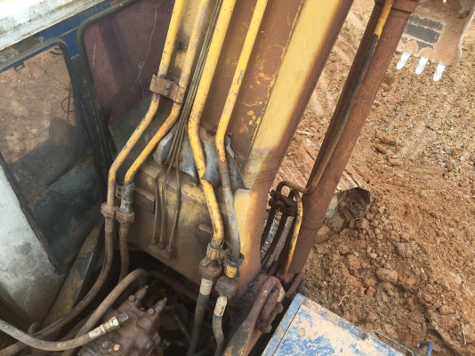 รถขุดPC200-5 รถใช้งานอยู่..ช่วงล่างดี เครื่องเดิม ปั้มเดิม เอวมีขยับ