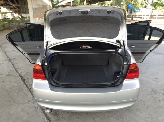 2009 ฺBMW 320D SE E90 ตัวท๊อปสุด ออปชั่นเต็ม น่าใช้มาก ประหยัดน้ำมันสุดๆ