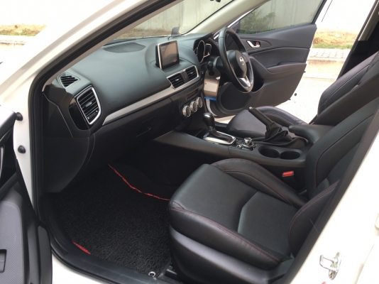 mazda 3 skyactive 2.0s สีขาว ปี2016 แท้ๆ รถออกมกราคม