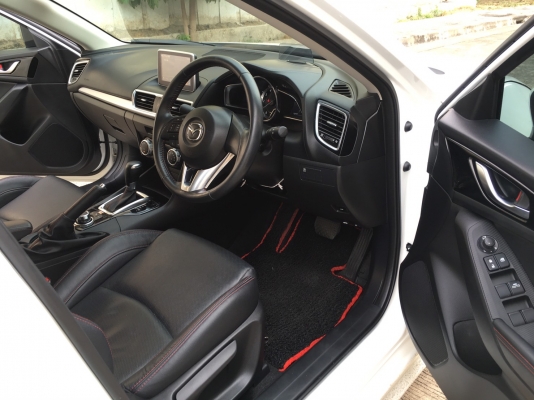 mazda 3 skyactive 2.0s สีขาว ปี2016 แท้ๆ รถออกมกราคม