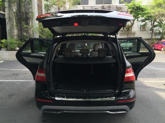 2013 BENZ ML 250 CDI สีดำ 2013 BENZ ML 250 CDI สีดำ