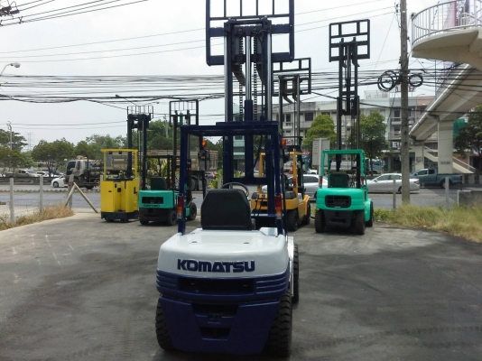 Komatsu FD30-11ขนาด3ตัน เสาสูง3เมตรเข้าตู้ เกียร์ออร์โต้ เครื่องยนต์ดีเซล4D95 ยางตันใหม่4เส้น ราคาต่อรองได้0816161541