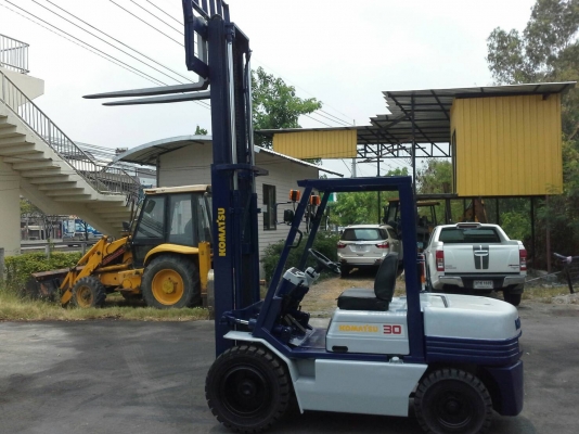 Komatsu FD30-11ขนาด3ตัน เสาสูง3เมตรเข้าตู้ เกียร์ออร์โต้ เครื่องยนต์ดีเซล4D95 ยางตันใหม่4เส้น ราคาต่อรองได้0816161541