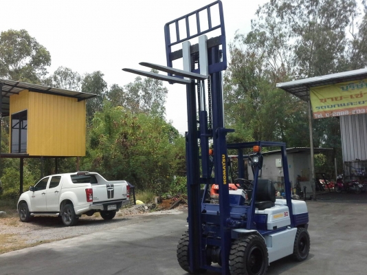 Komatsu FD30-11ขนาด3ตัน เสาสูง3เมตรเข้าตู้ เกียร์ออร์โต้ เครื่องยนต์ดีเซล4D95 ยางตันใหม่4เส้น ราคาต่อรองได้0816161541