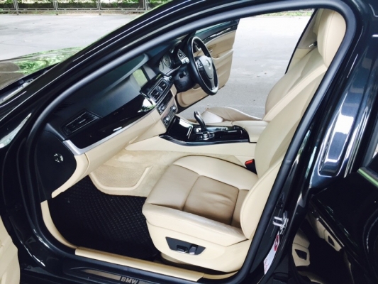bmw 520D F10 สี ดำ ปี 2011