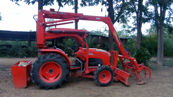 ขายดาวน์รถคีบคูโบต้า 47 แรงหรือขายเฉพาะตัวคีบ