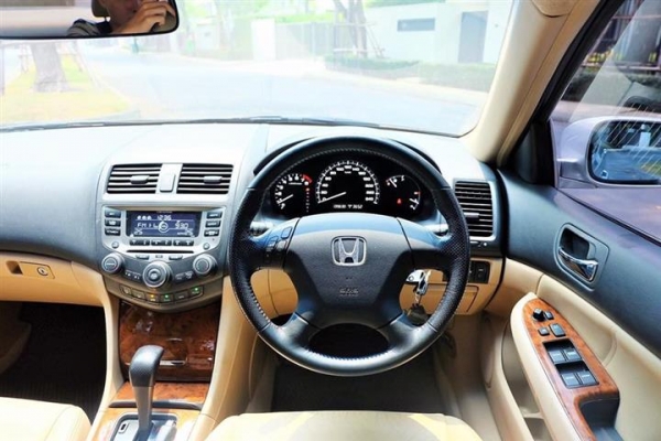 Honda Accord Miner-change 2.0 Top สีบรอนซ์เงิน  ปี2006