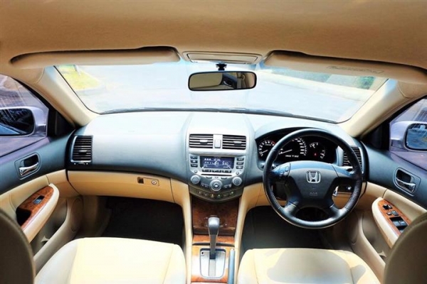 Honda Accord Miner-change 2.0 Top สีบรอนซ์เงิน  ปี2006