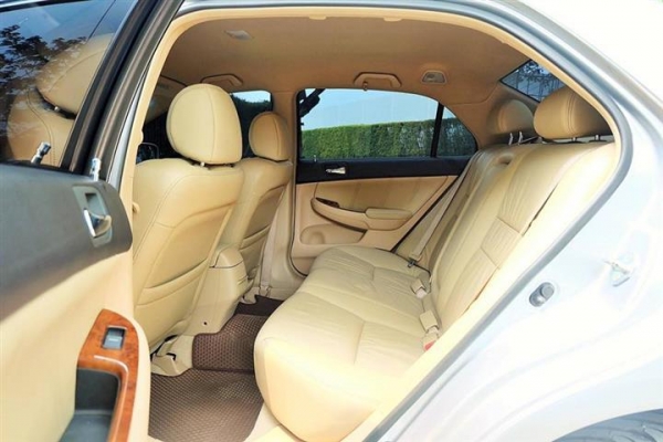 Honda Accord Miner-change 2.0 Top สีบรอนซ์เงิน  ปี2006