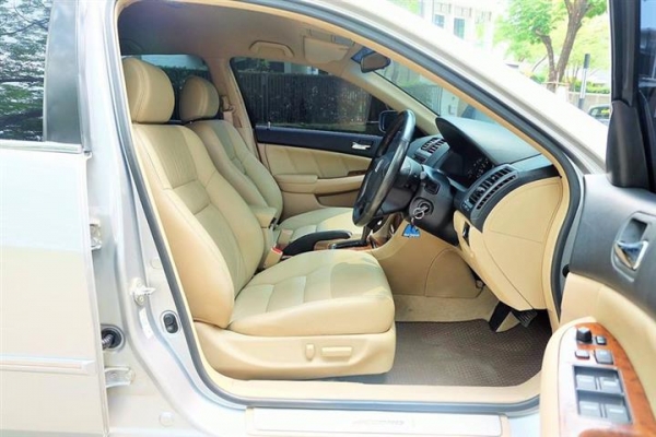 Honda Accord Miner-change 2.0 Top สีบรอนซ์เงิน  ปี2006