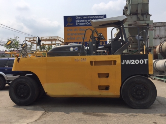 รถบด 9 ล้อยาง Komatsu JW200 รุ่นใหม่ สภาพสวย พร้อมใใช้งาน ชม.การทำงาน 3000 ชม.