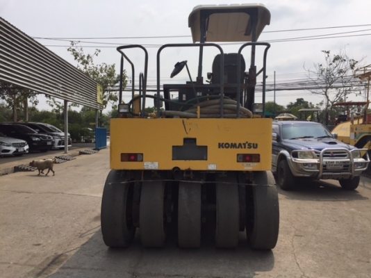 รถบด 9 ล้อยาง Komatsu JW200 รุ่นใหม่ สภาพสวย พร้อมใใช้งาน ชม.การทำงาน 3000 ชม.
