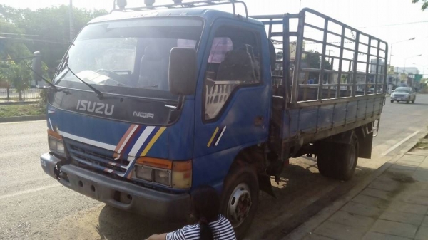 ขายรถ6ล้อ NQR 120แรง ยาว4.30เมตร เครื่องดี แคชซีสวย เอกสารพร้อมโอน สนใจโทร 090-8588220คุณนะ 093-3258446คุณบิว หรือเข้าดูสินค้าอื่นๆได้ที่ www.narong2truck.com หรือ www.truck.in.th/498 หรือเพจFacebook ณรงค์ ซื้อขายรถมือสอง (เว็บไซต์ส่วนตัว) หรือFacebook คุ