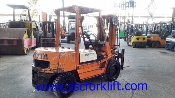 ขายรถยก TOYOTA 4FD30 เสาเข้าตู้