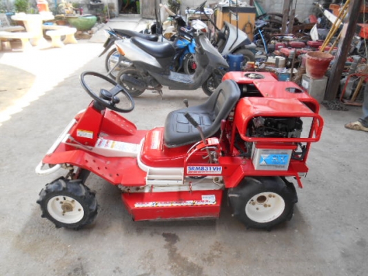 ขายรถตัดหญ้า SATO SRM831VH พร้อมใช้งาน ขายรถตัดหญ้า SATO SRM831VH พร้อมใช้งาน