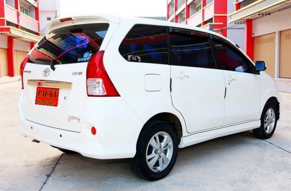 TOYOTA AVANZA 1.5S AT สีขาว ปี2012