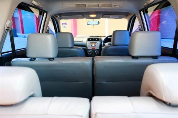 TOYOTA AVANZA 1.5S AT สีขาว ปี2012