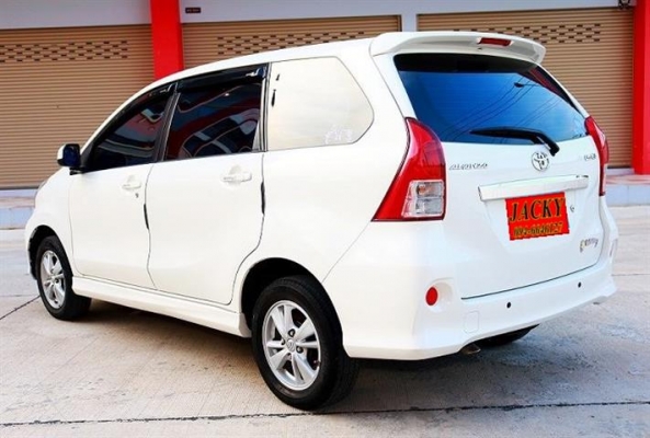 TOYOTA AVANZA 1.5S AT สีขาว ปี2012