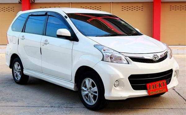 TOYOTA AVANZA 1.5S AT สีขาว ปี2012