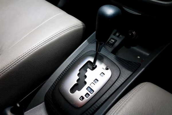 TOYOTA AVANZA 1.5S AT สีขาว ปี2012