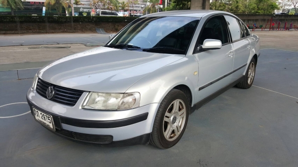 VOLKSWAGEN PASSAT 1.8 ปี2000 รถมือเดียว ไม่เคยติดแก๊ส